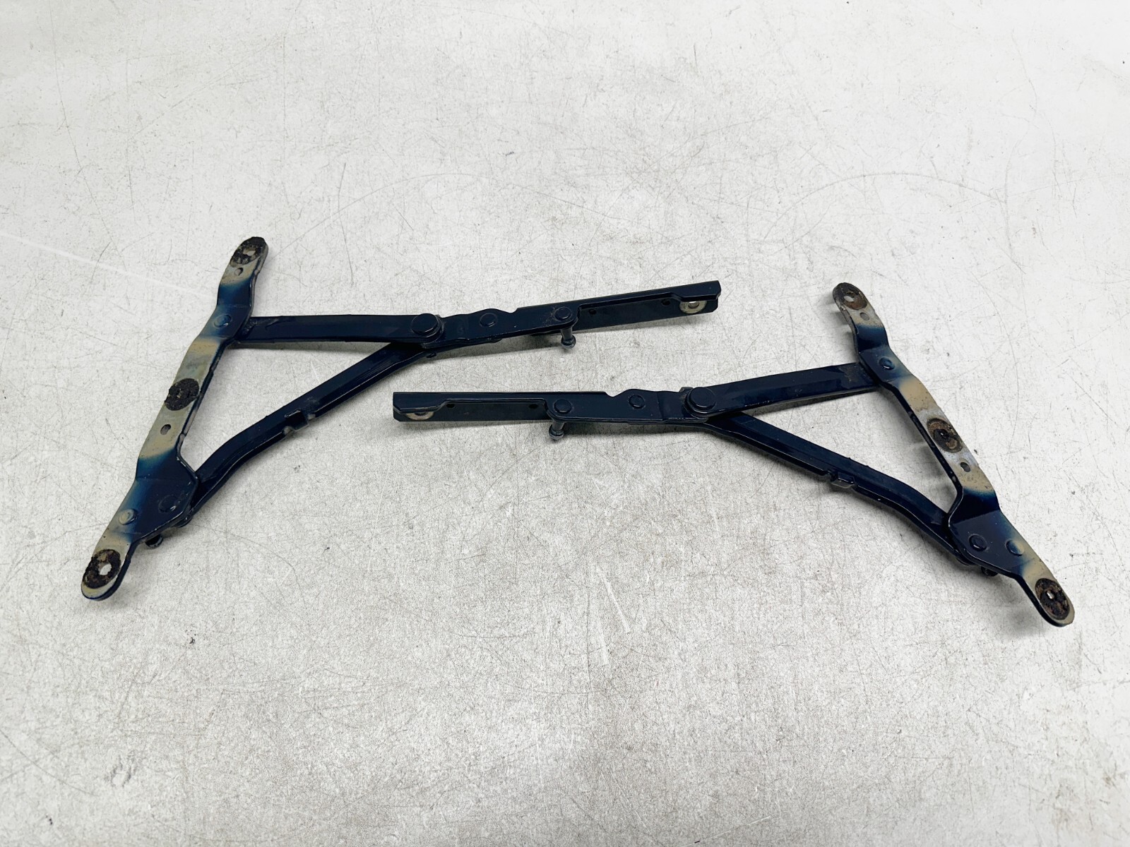 Maserati Quattroporte 2003-2012 Left, right Hinges Pair