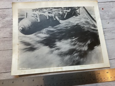 ORIGINAL 1930 USN PHOTO AIRCRAFT BOMB RACKS / BOMBS