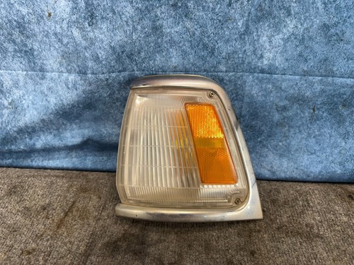 TOYOTA PICKUP 1989-1995 FRONT LEFT DRIVER PARKING CORNER LIGHT OEM