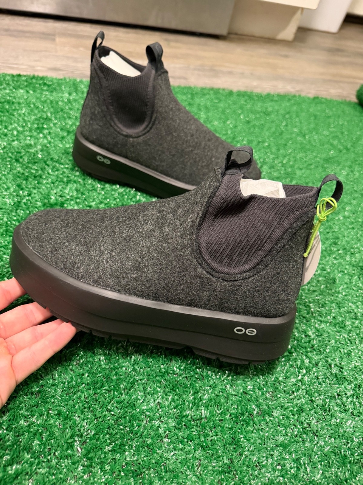 New Oofos Women’s Size  8 Oomega Londoner Recovery Boot Black  $199 MSRP