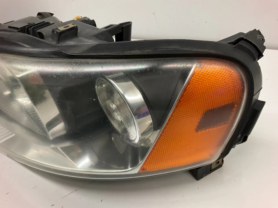Farol de halogênio esquerdo Volvo S60 V70 05-09 31276807 - Imagem 4 de 4