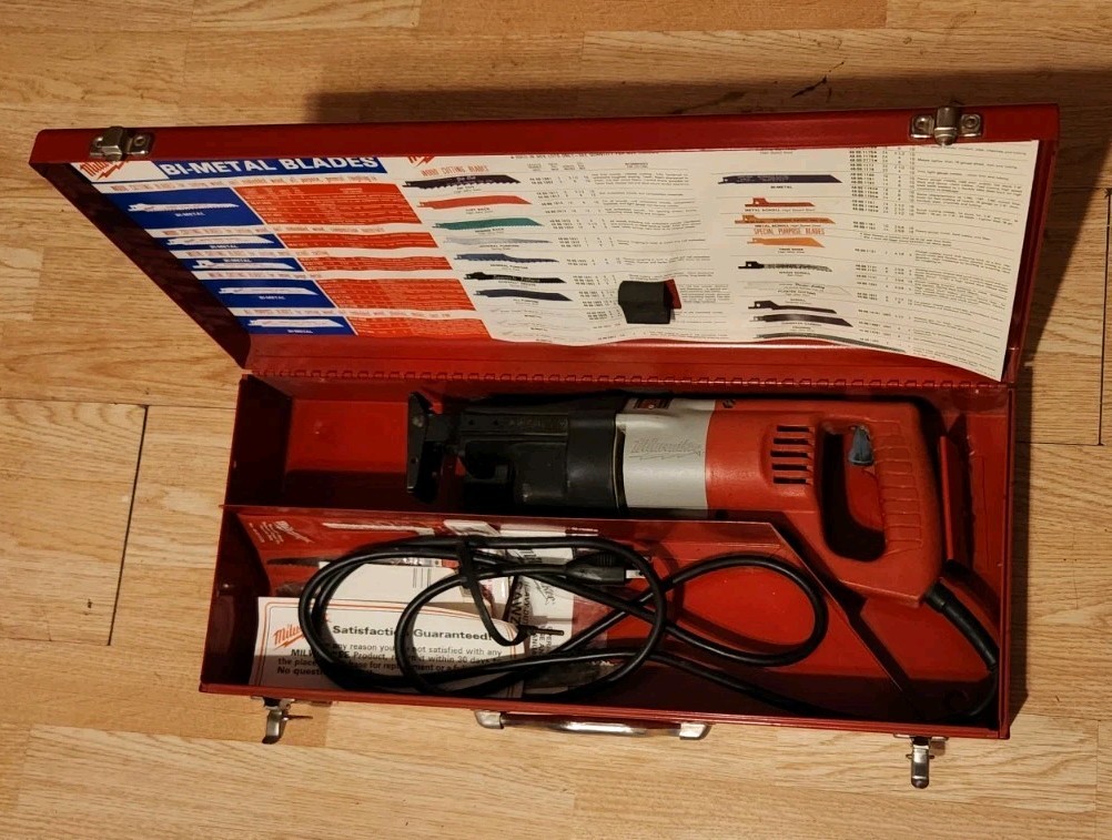 Milwaukee 6508 Heavy-Duty Sawzall with Dual Range Trigger and Case