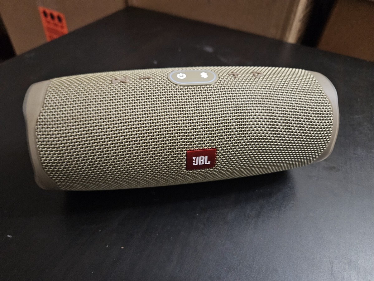 JBL Charge 4 カモフラージュ Amazon.com: JBL Charge 4 Portable Bluetooth Speaker (Black