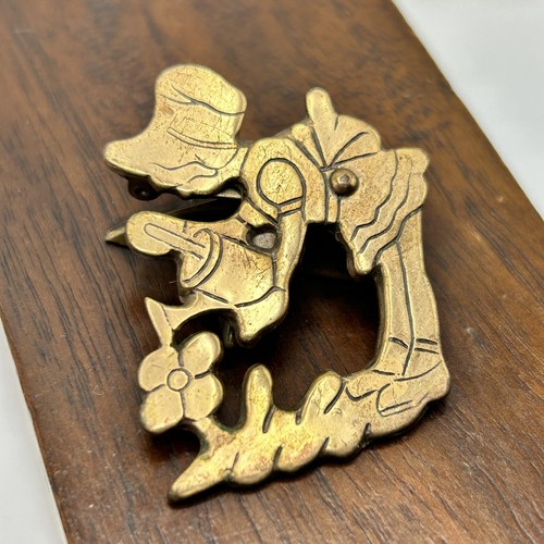 Vintage Little Girl Watering Flowers Brooch Pin Bronze Copper Tone - Picture 2 of 4