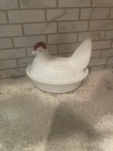 Vintage Westmoreland Hen On Nest Split Tail Milk Glass Covered Dish Red Comb