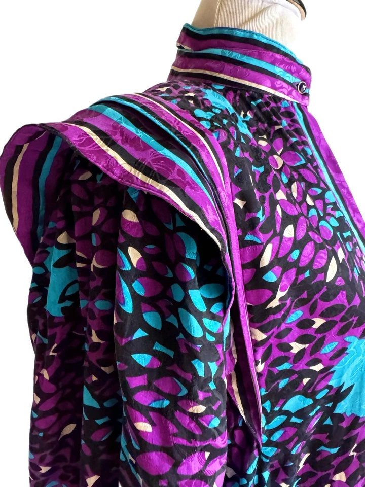 Vestido midi colorido vintage década de 1980 Diane Freis plissado Georgette grande - Imagem 4 de 4