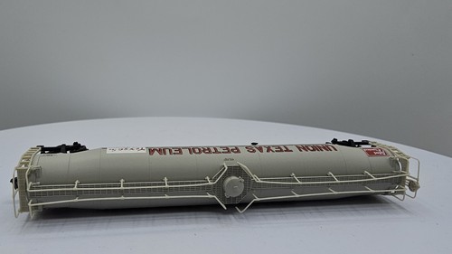 *READ Atlas N Scale 33,000 Gallon Tank Car Union Texas Petroleum ACSX 933015 - Picture 11 of 14