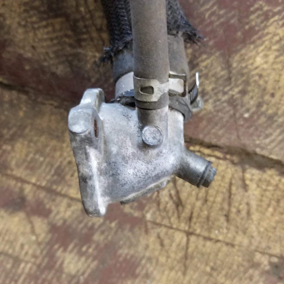 Cubierta termostato 2004 Suzuki GSXR1000 2105 Foto 2 de 4