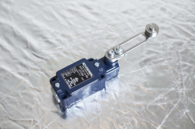 1pc new schmersal Z4V7H 335-11z-RVA-2272/2654 Limit switch | eBay