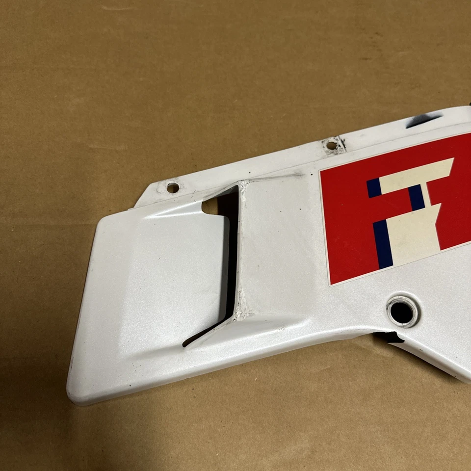 YAMAHA FZ750 1985-1991 SEITENVERKLEIDUNG RECHTS SIDE FAIRING IAE-2835V-0 S0123 - Bild 3 von 4