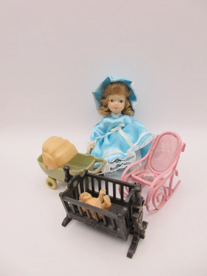 Lot Vtg Durham Baby Crib + Thomas Plastic Carriage + Chair Dollhouse Miniature - Image 2 of 4