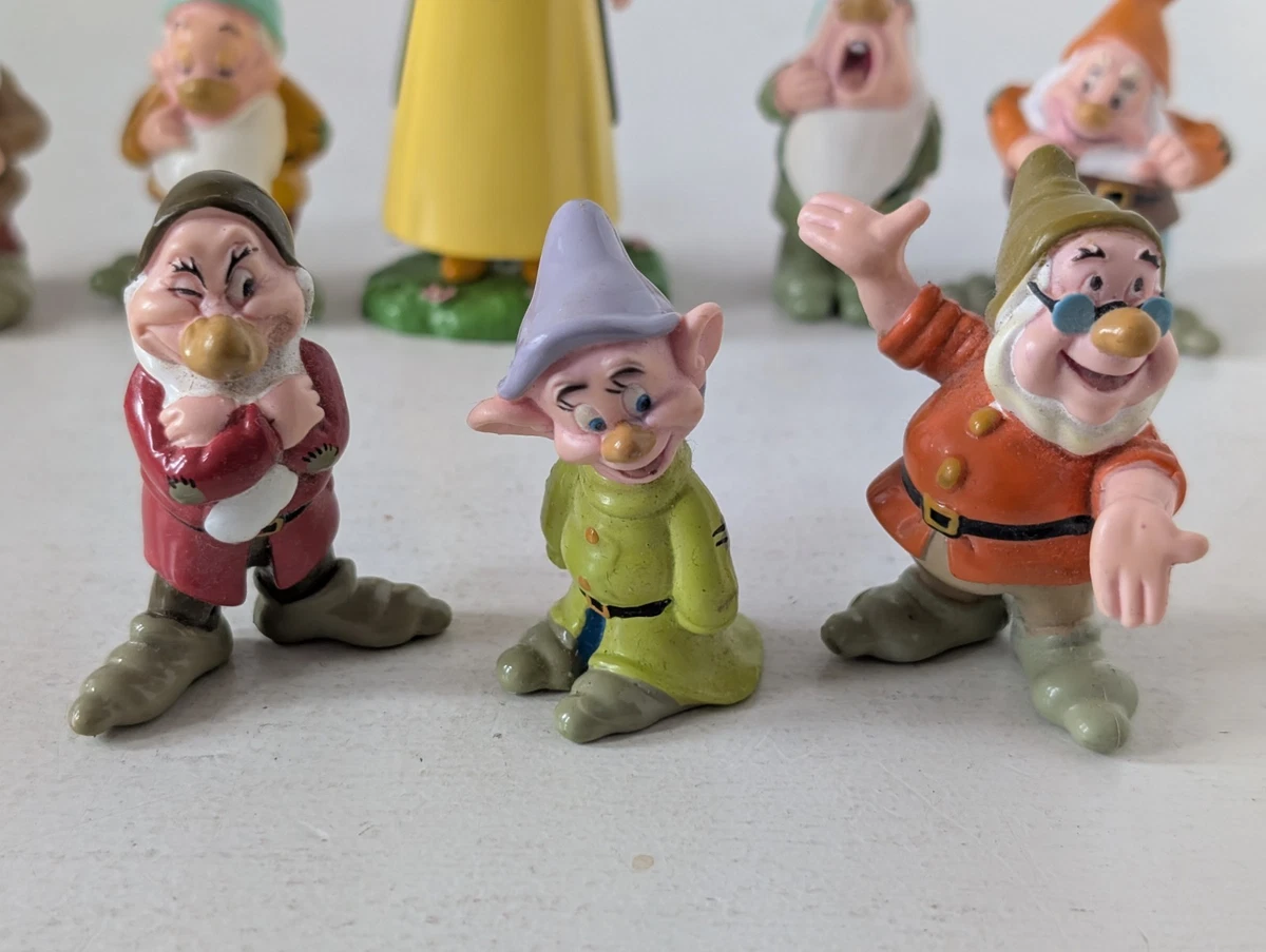 Disney Snow White And The Seven Dwarfs PVC Plastic Figure Play Set Likely 90's