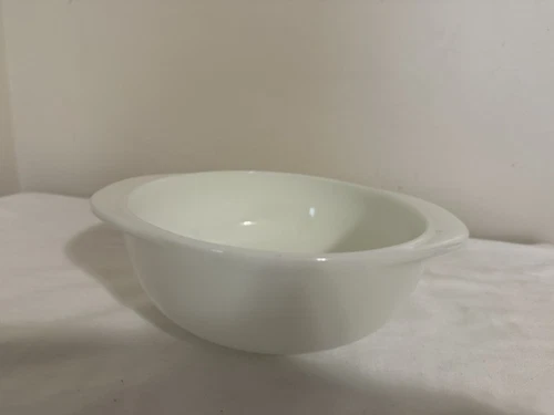 VTG PYREX 1  1/2 QT. Milk Glass #023 Casserole Bowl