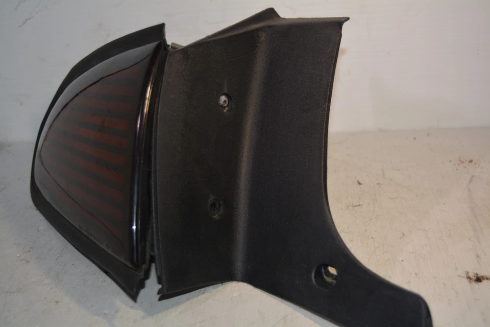 OLDSMOBILE AURORA 1995-1999 LADO IZQUIERDO QTR MONTADO LUZ TRASERA OEM, 166-01559 Foto 2 de 4