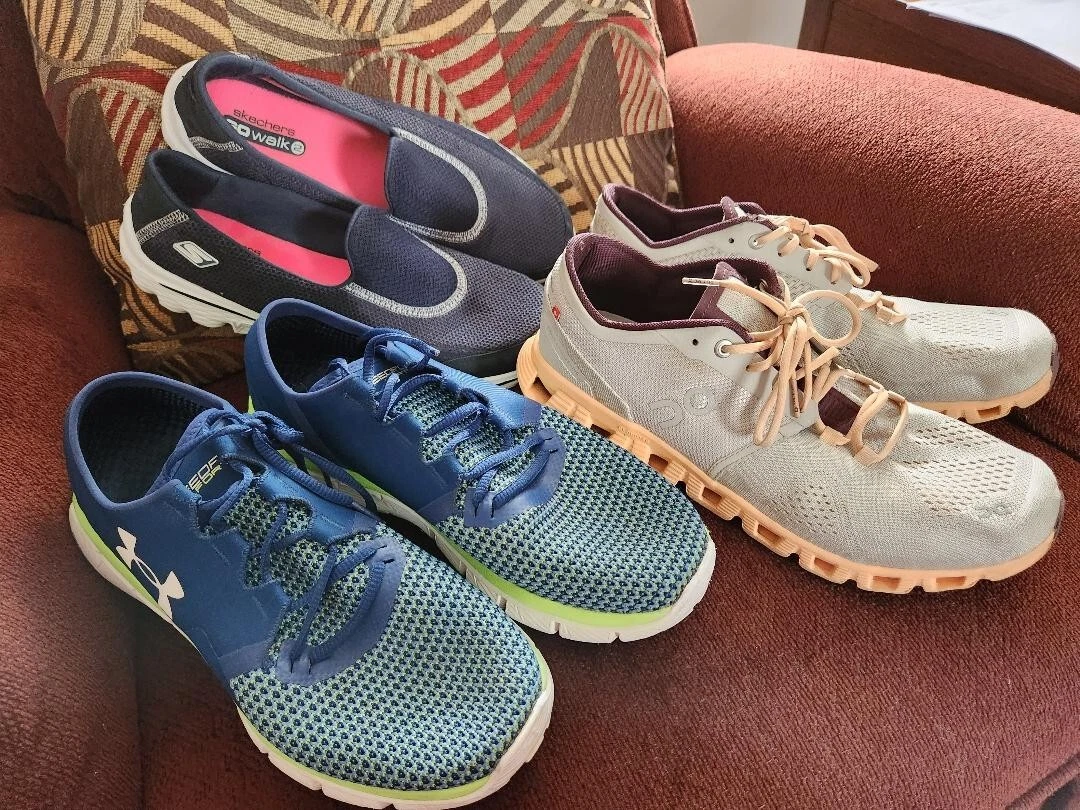 Best sports shoes under deals 3