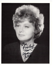 Shelley Winters Signed 8 x 10 Photo / Autographed Actress