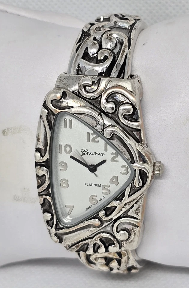 Relógio feminino Genebra platina extravagante mostrador tom prata pulseira bracelete 11 - Imagem 2 de 4