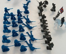 LOT of 33 CIVIL WAR Plastic Toy Soldiers: 20 UNION / 12 CONFEDERATE / 1 HORSE