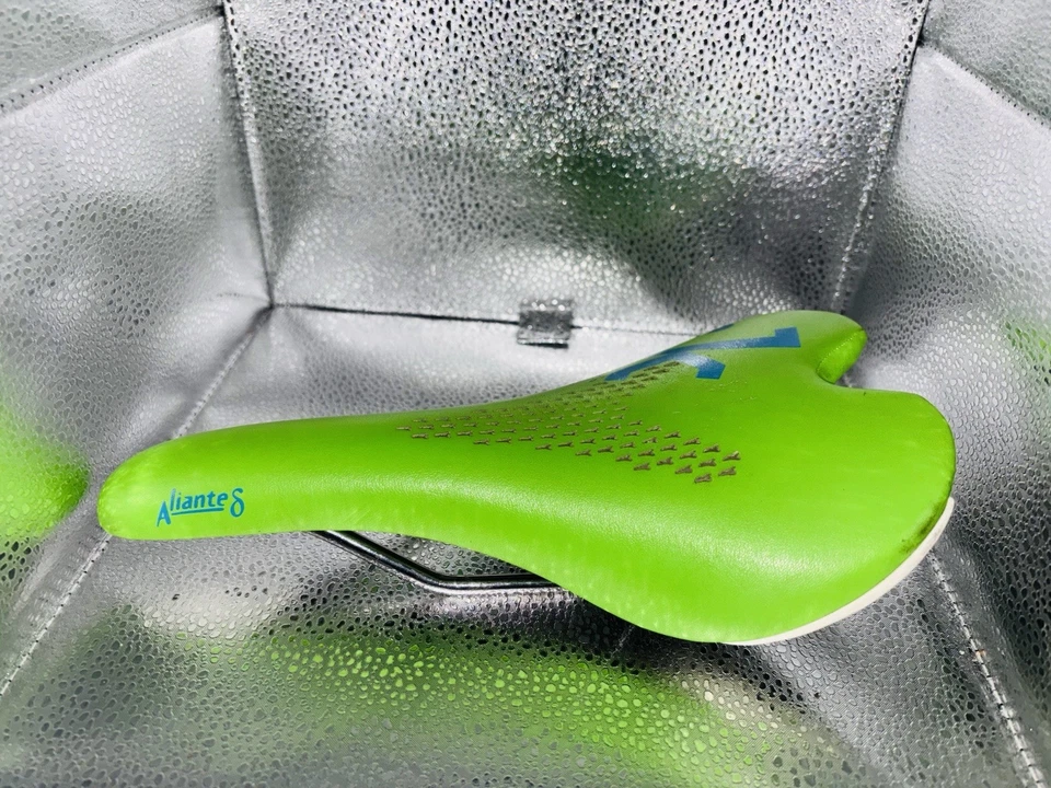 SILLÍN DE PRUEBA FIZIK ALIANTE RIELES KIUM EN RARO VERDE CON LOGOTIPO AZUL USADO HM Italia Foto 2 de 4