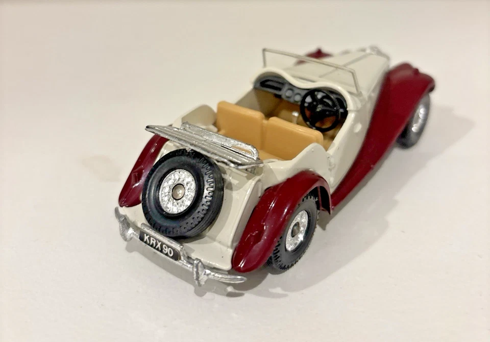 Vintage Corgi Retro MG-TF 1954 Small Car 1:8 Scale Model England - Image 3 of 4