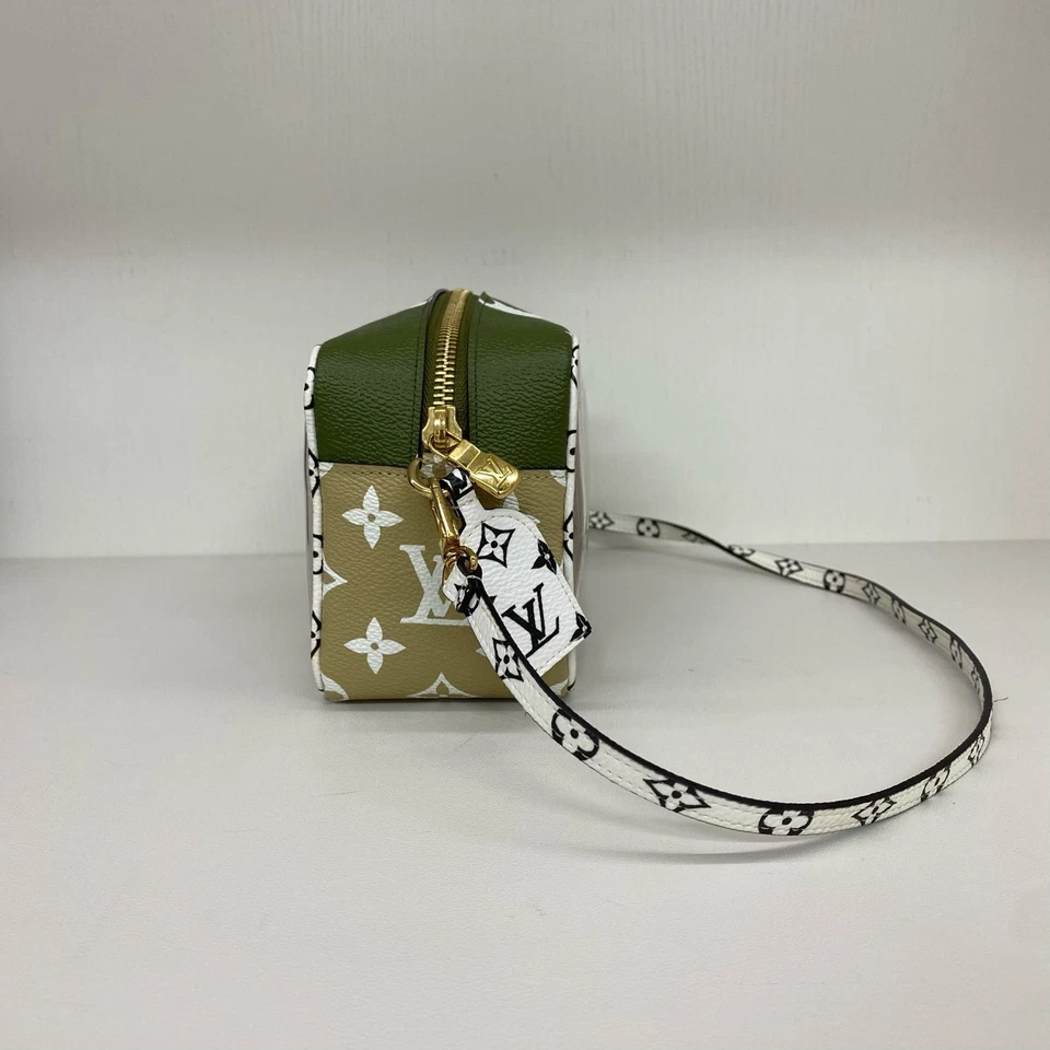 Louis Vuitton Limited Edition Jelly Beach Bag Transparent Clear Tote Shoulder - Image 2 of 4