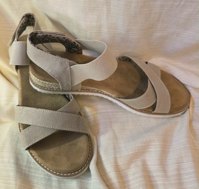 Skechers BOBS Desert Kiss Women  Size 10 Sandals Natural Beige Memory Foam