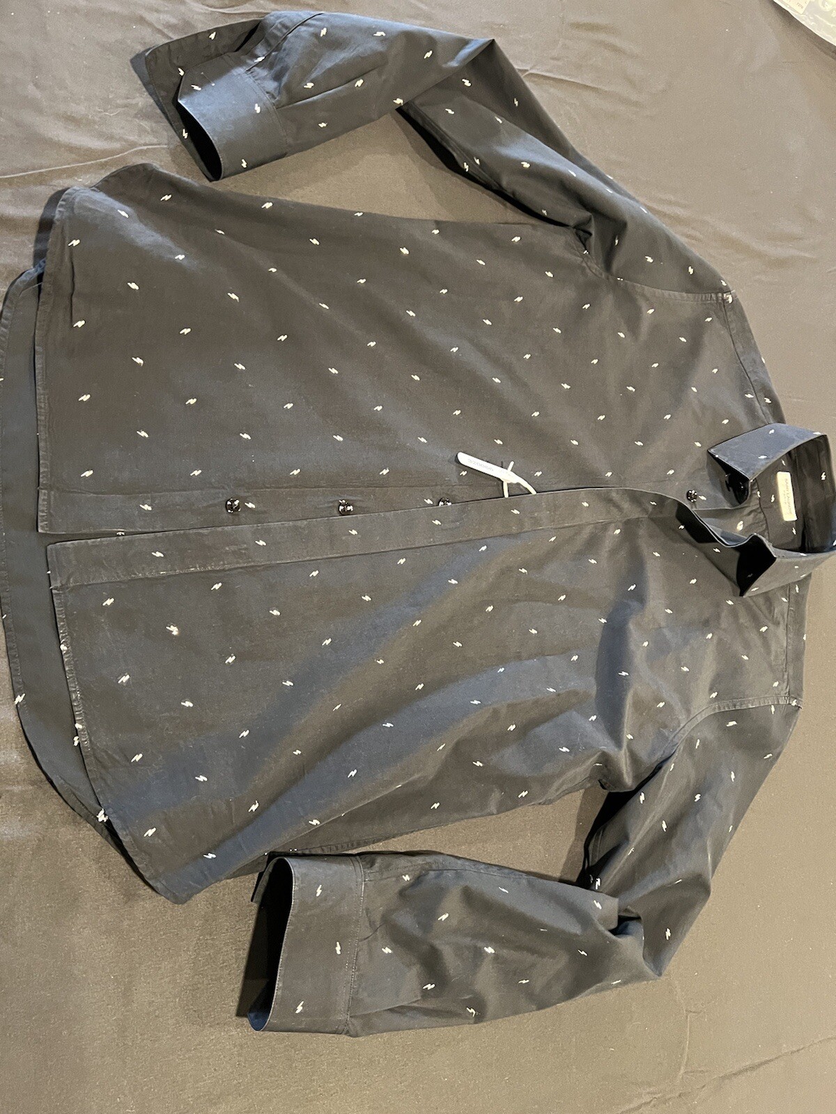 Camicia uomo Saint Laurent freccia d'argento.M. $890 vestibilità sciolta