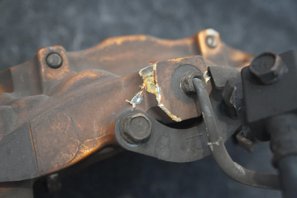 Pinza de freno trasera derecha 44001JF20D OEM Nissan GT-R 2010-21 *Nota Foto 2 de 4