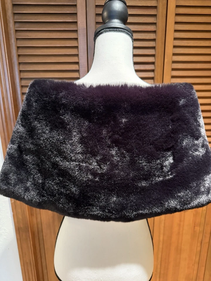 Christian Lacroix Faux Fur Shrug Shawl Wrap Black One Size SuperSoft 80s 90s EUC - Image 2 of 4