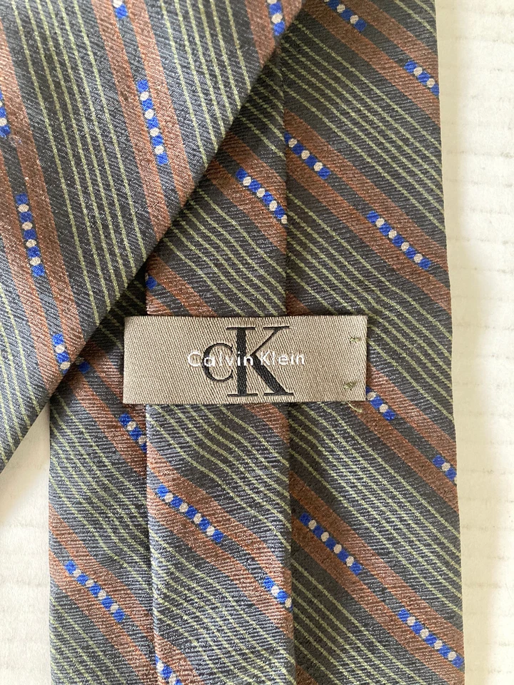 Corbata para hombre Calvin Klein verde seda cobre azul rayas hecha en EE. UU. Foto 4 de 4