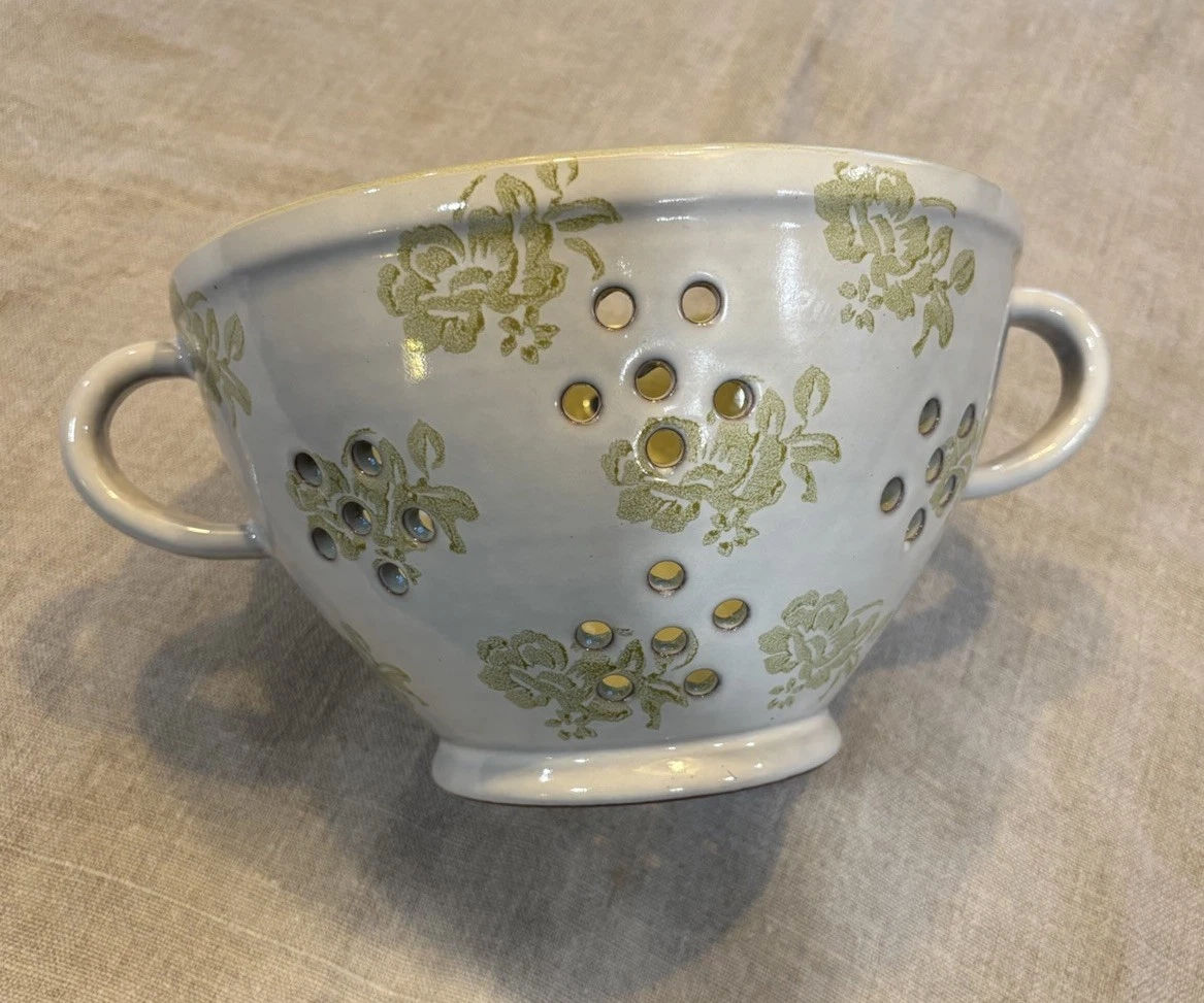 Vintage Stoneware Berry Colander Floral Green White Ceramic Fruit Strainer 11x6
Opens in a new windo