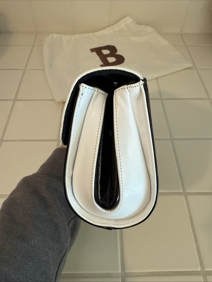 Cartera sin asas vintage Neiman Marcus blanca y negra bloque de color cuero dorado Foto 3 de 4