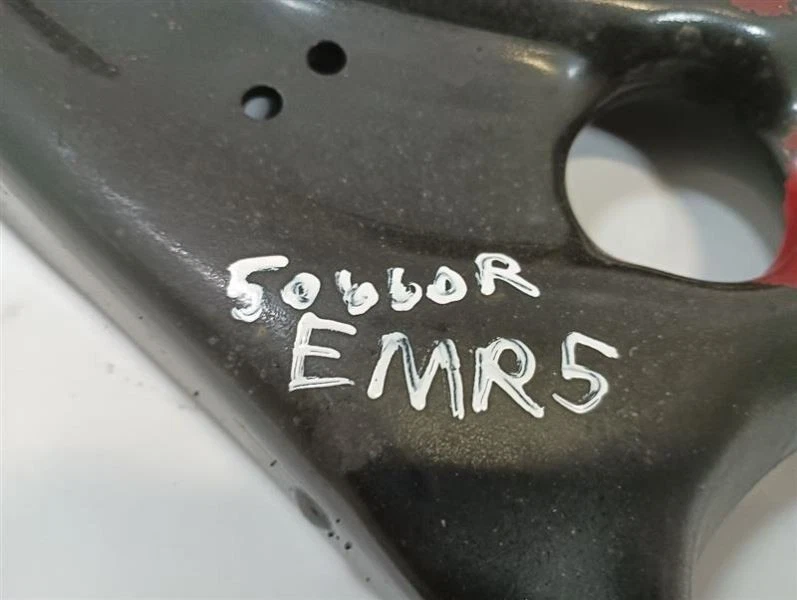 Brazo de control inferior derecho pasajero Volkswagen Passat 9778136 2016 Foto 3 de 4