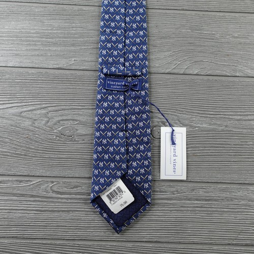 NEW Vineyard Vines Necktie Tie Mens Navy Blue 100% Silk New York Yankees NWT - Picture 3 of 9