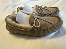 Ugg Dakota Slippers Woman's Brand New Size 6.