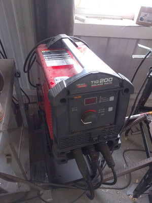 Lincoln Electric Square Wave TIG 200 TIG Welder (Aluminum capable)