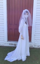 Gorgeous 1970-80s Wedding Dress & Veil ‘Keepsake Pak’ Lace, Costume Pearls
