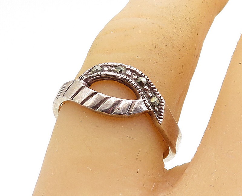 925 Sterling Silver Vintage Marcasite Etched Detail Band Ring Sz 7.5 RG3751