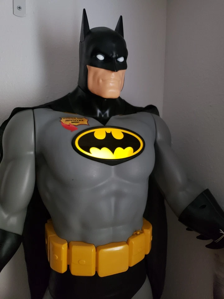 Estátua Jakks Pacific Batman 4' de altura rara preta cinza suíte exclusiva DC Comics nova - Imagem 2 de 4
