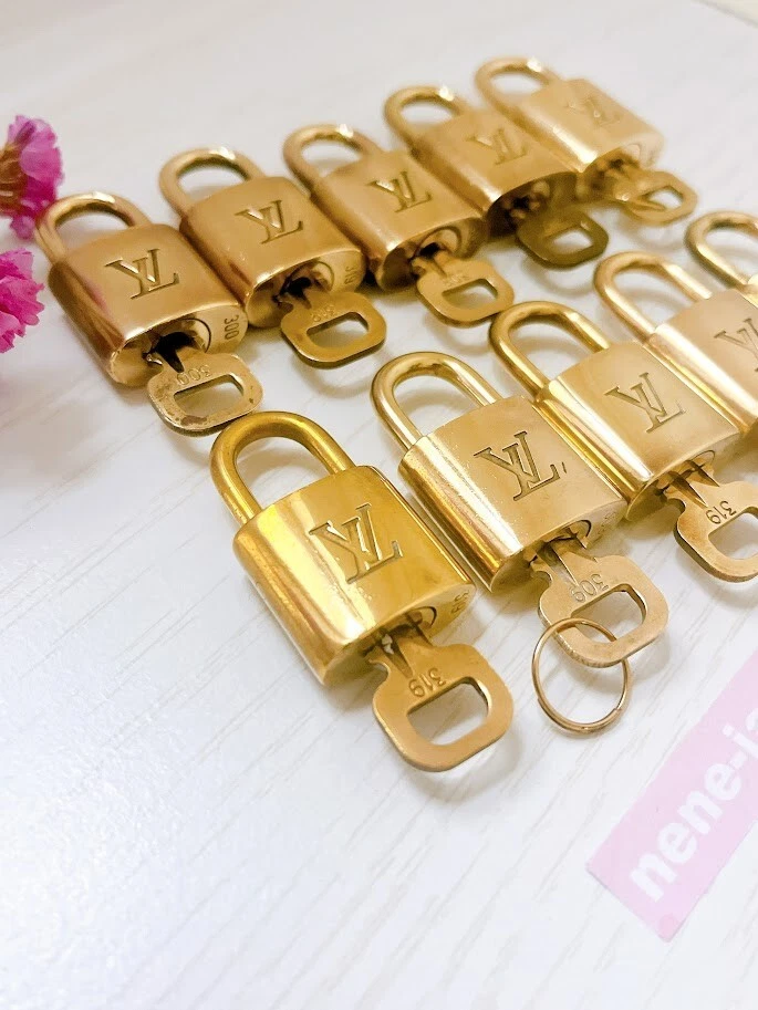 Louis Vuitton Cerradura y Llave Candado Lote Juego de 10 Oro Número Aleatorio Casi Nuevo Foto 4 de 4