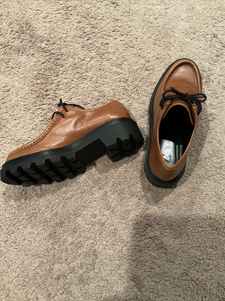 Mocasín Zara con suela marrón claro Foto 2 de 3