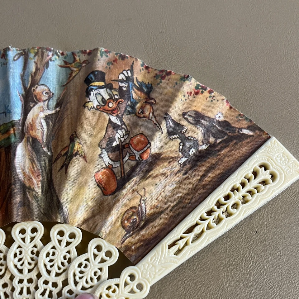 Antiguo ventilador de mano vintage de plástico y lona plegable 1940-1950 del Pato Donald Foto 3 de 4