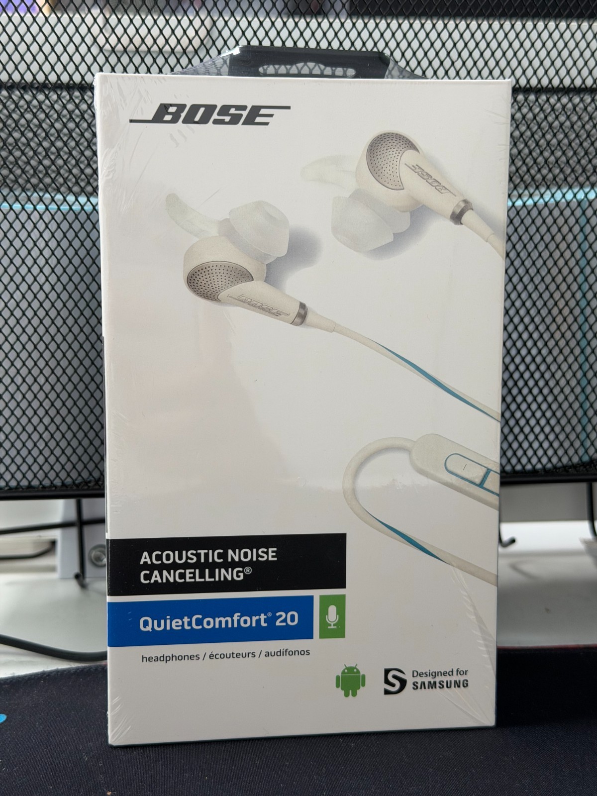 NEW SEALED BOSE QUIETCOMFORT 20 NOISE CANCELLING HEADPHONES 