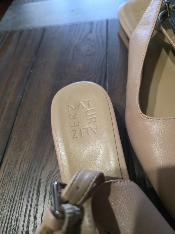 Salto baixo Naturalizer bronzeado slingback – Confortável e elegante - Imagem 2 de 4