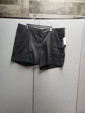 NWT! Crown & Ivy Classic Fit 9” Inseam Black Shorts Size 20 W Caroline