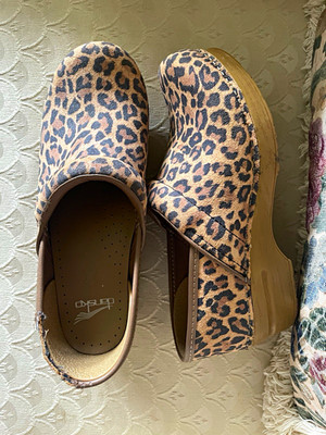 Dansko Professional Women s Leopard Print Leather Slip On Clogs EU 39 US 8.5