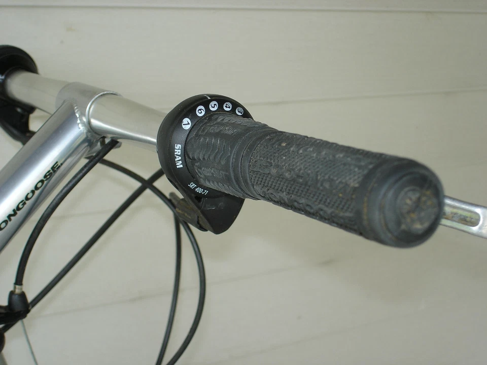 Bicicleta híbrida MONGOOSE Cross Terrain 21 velocidades Foto 3 de 4