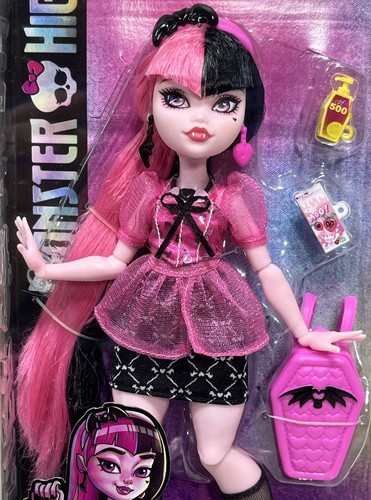 Monster High Draculaura Day Out Doll w/ Accessories (Purse, Juice & Sunscreen) - Bild 2 von 4