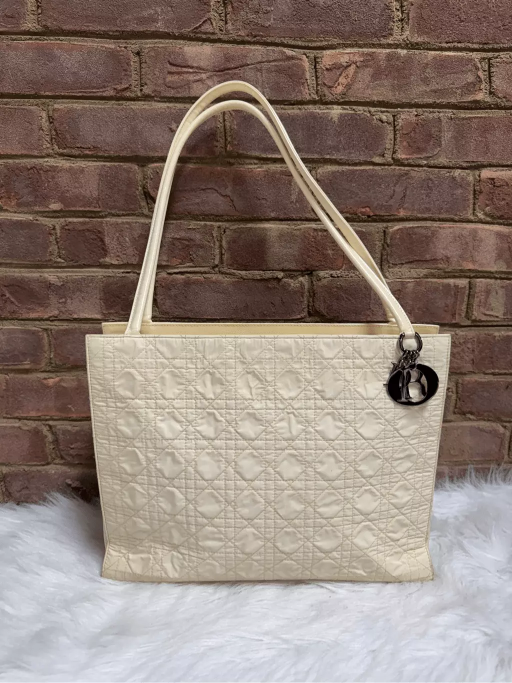Authentique sac fourre tout matelassé crème Dior