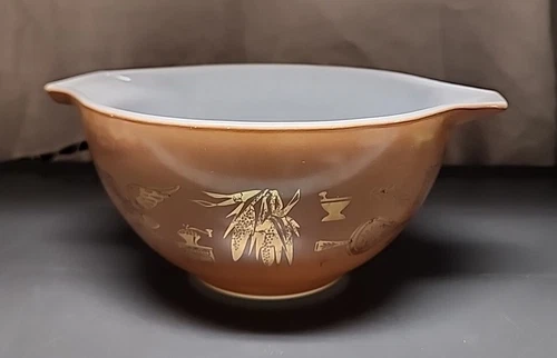 VTG Pyrex 1962-1971 #441 Early American 1.5 Pt. Cinderella Bowl